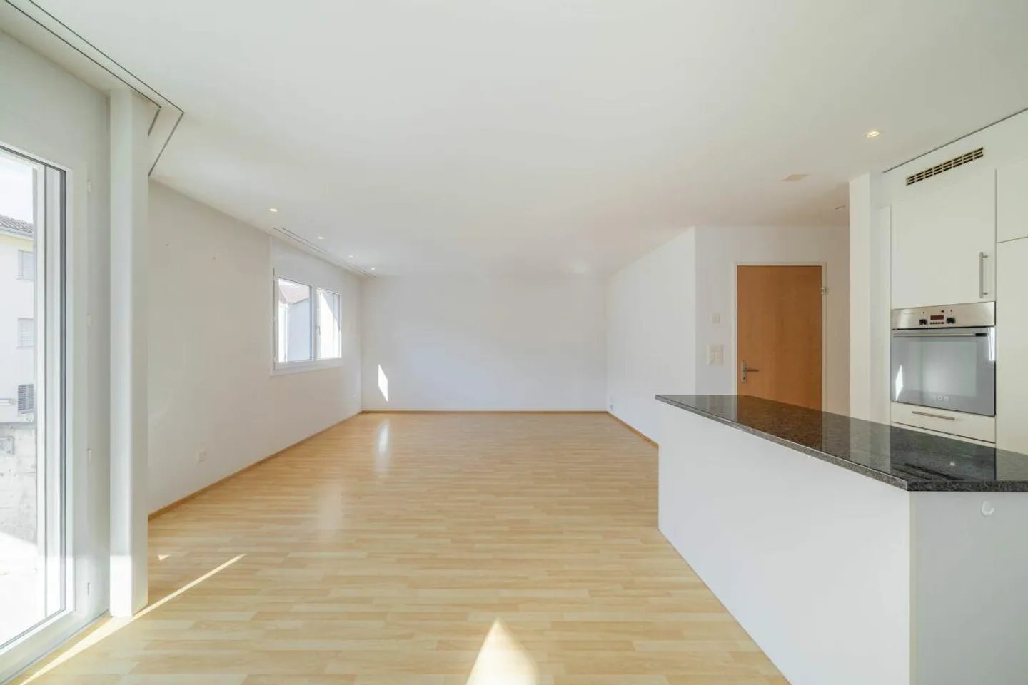 Charming 3.5 Room Apartment - Photo 2 of 22