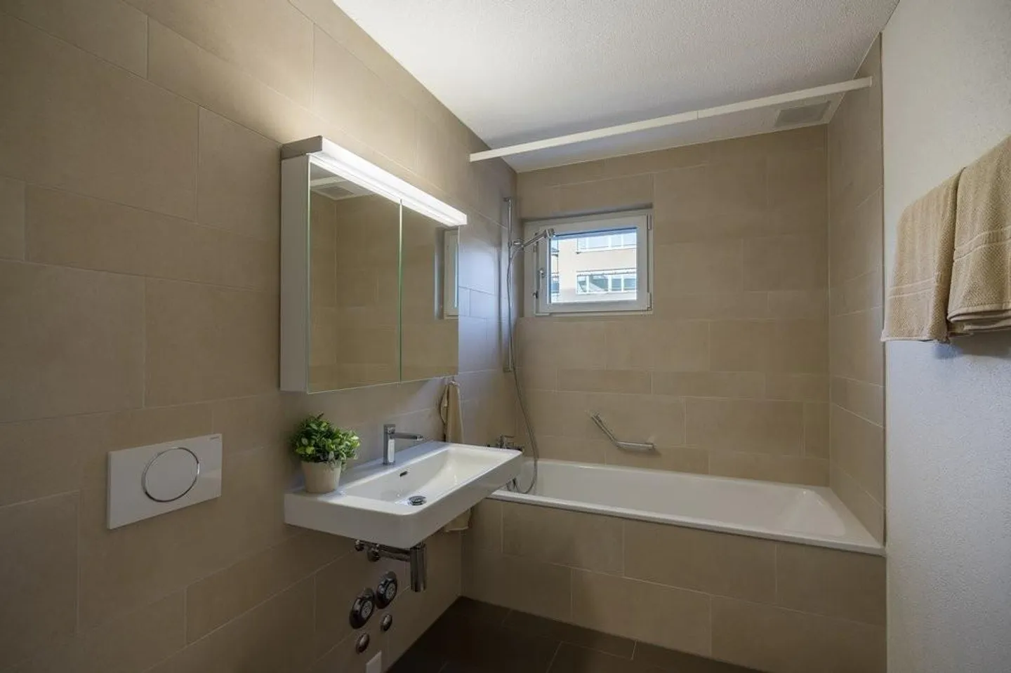 Grand et moderne appartement de 4,5 pièces à la gare de Lyss - Photo 4 sur 10