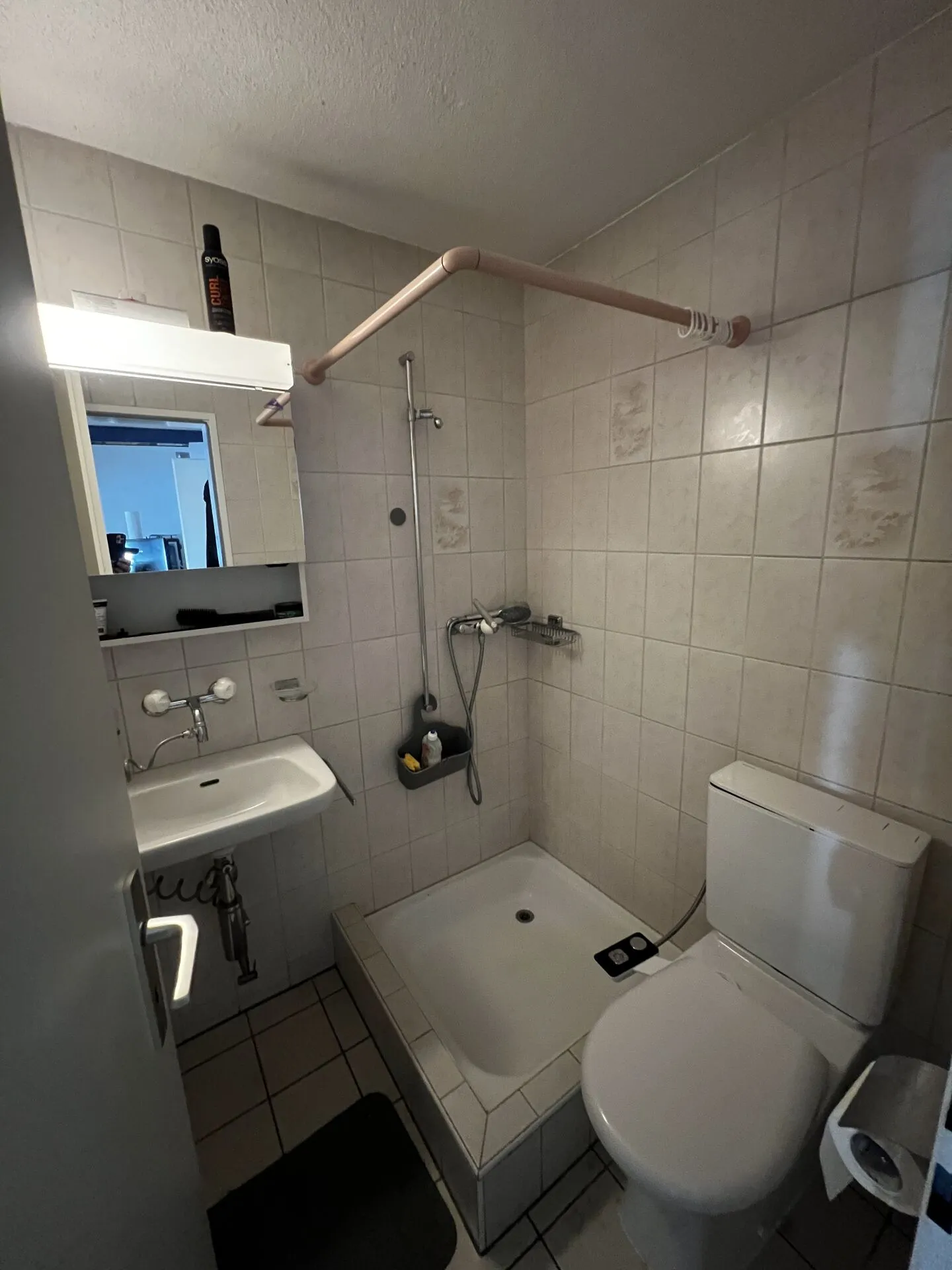 Bureau avec salle d'archives et WC/douche - Photo 2 sur 3