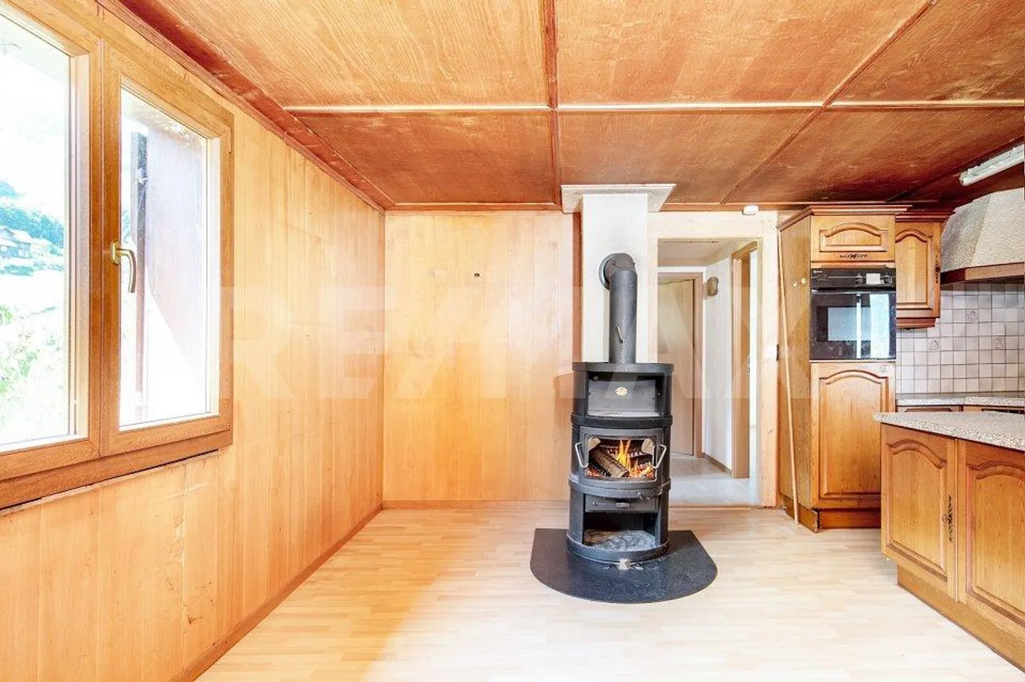 Charming 3-room single-family house with dream lake view in Lauerz SZ - Photo 2 of 13