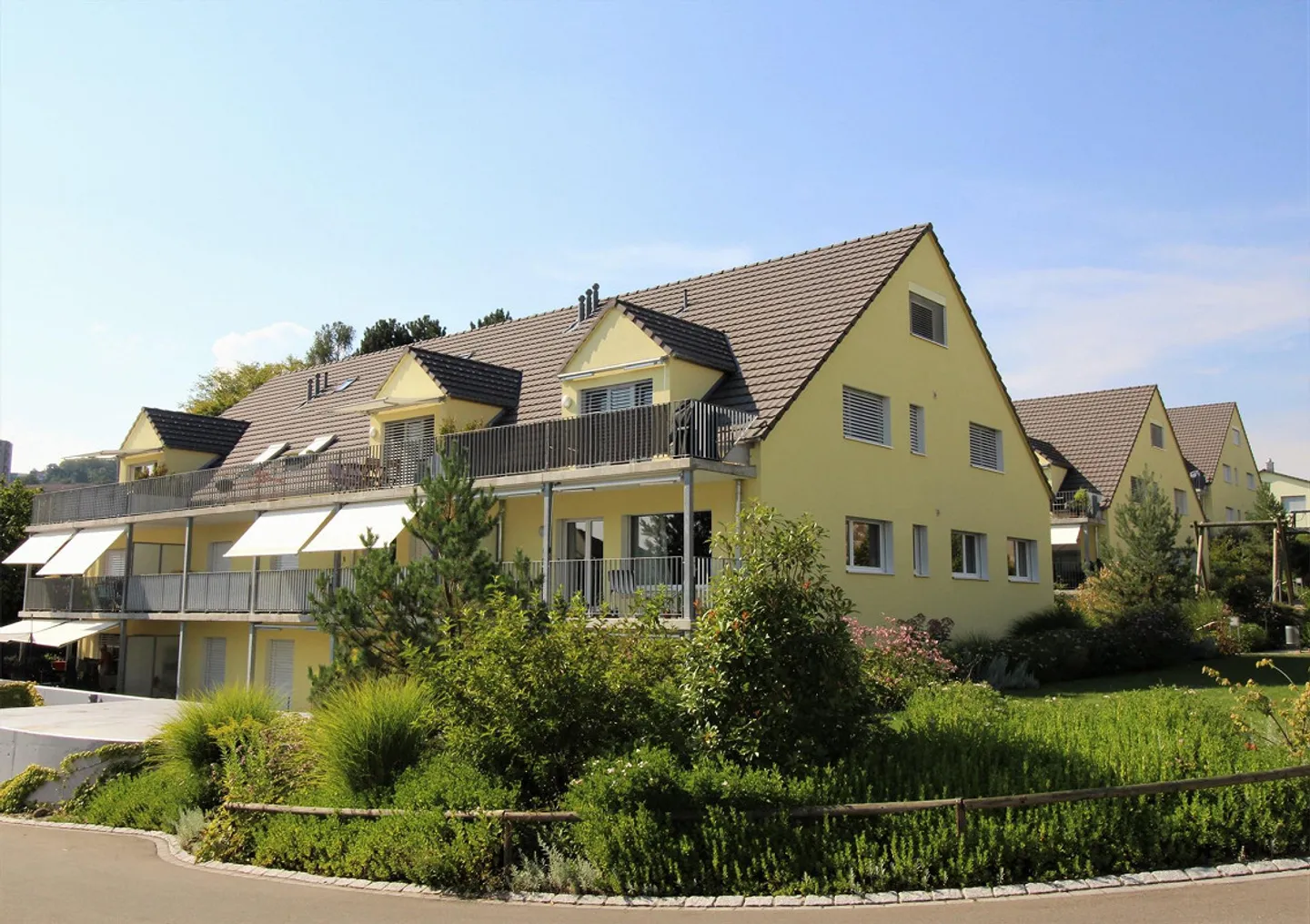 Moderne 3.5-Zimmerwohnung mit Balkon - Foto 1 von 9