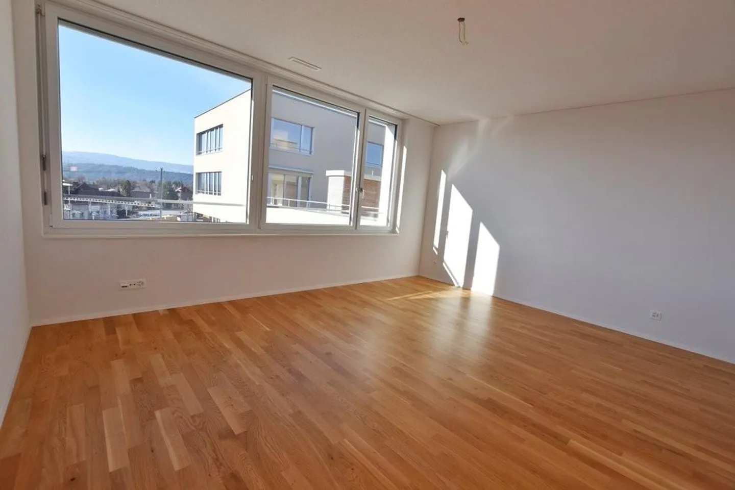 Appartement moderne de 3,5 pièces avec grande terrasse à la gare de Lyss - Photo 7 sur 9