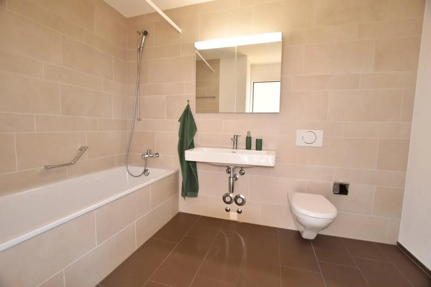Appartement moderne de 3,5 pièces avec grande terrasse à la gare de Lyss - Photo 8 sur 9