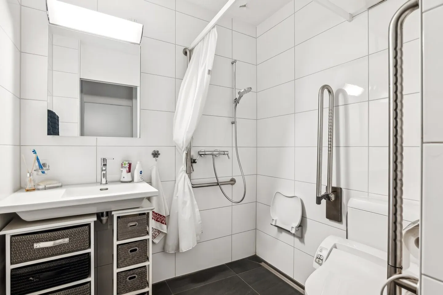 Vivere con comfort: spazioso appartamento di 5,5 stanze a Bienne! - Foto 5 di 11