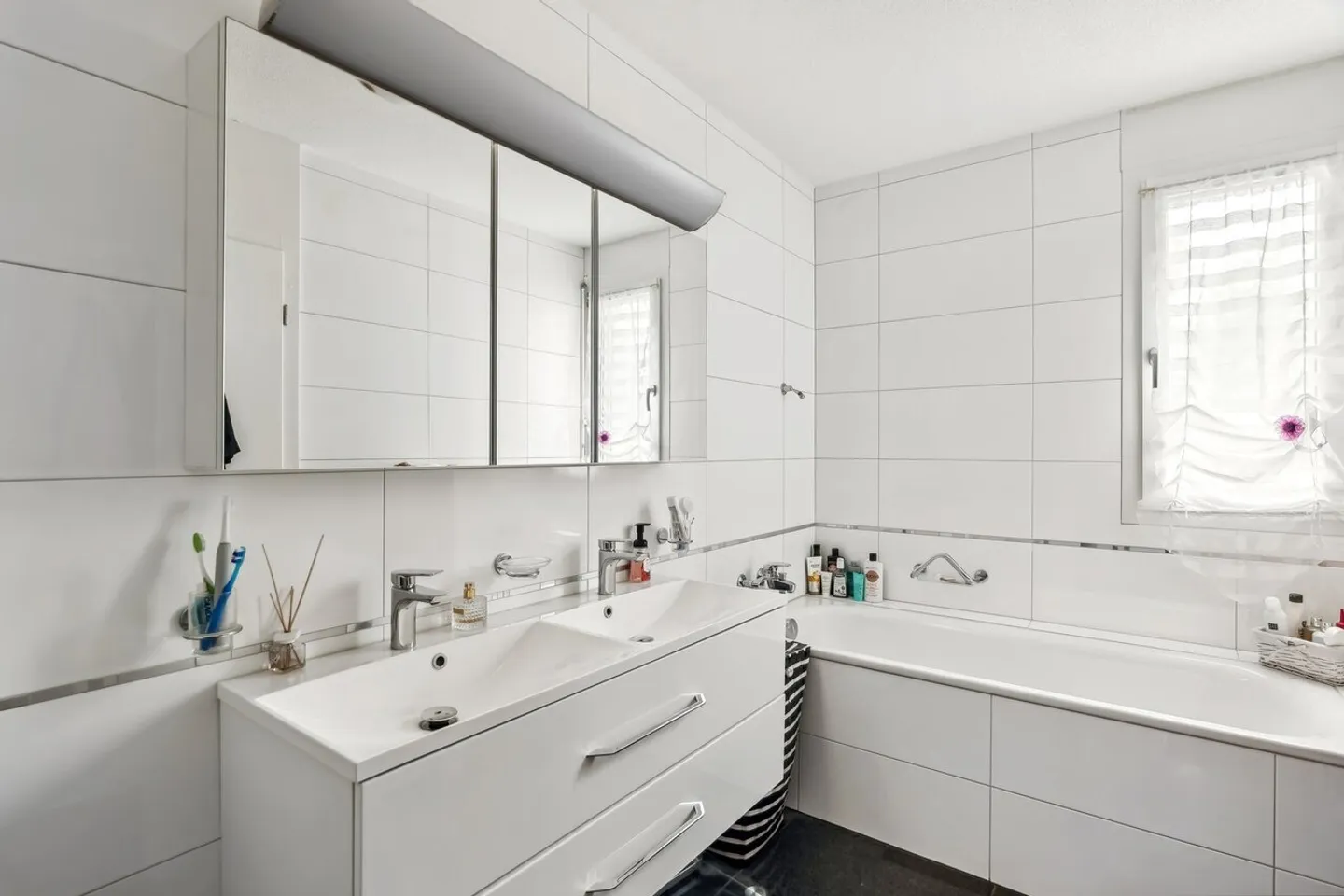 Vivere con comfort: spazioso appartamento di 5,5 stanze a Bienne! - Foto 8 di 11