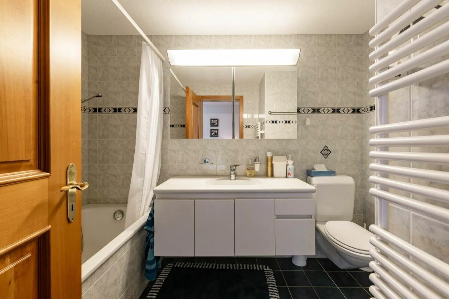 Ampio appartamento di 4,5 stanze nel Chalet Gemel con vista sulle montagne - Foto 15 di 20