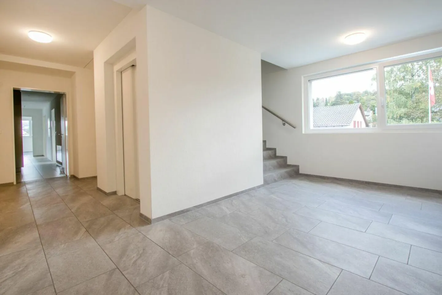 Moderne Renditeliegenschaft mit 12 Wohnungen, 1 Büro und grosszügigem Parkierungsangebot - Foto 6 von 16