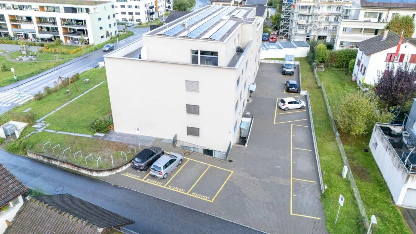 Moderne Renditeliegenschaft mit 12 Wohnungen, 1 Büro und grosszügigem Parkierungsangebot - Foto 11 von 16