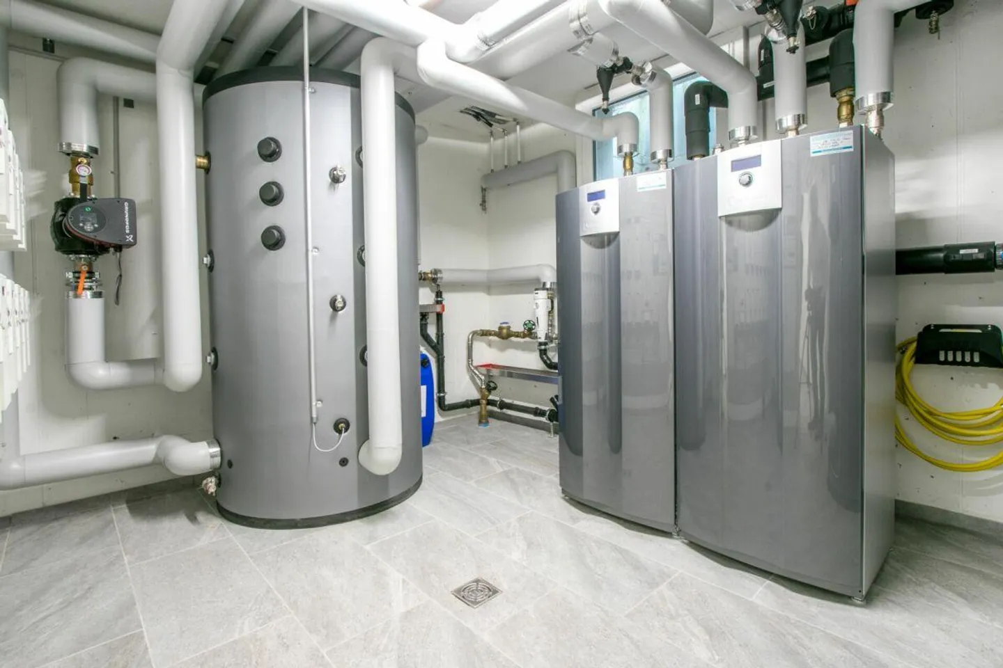 Moderne Renditeliegenschaft mit 12 Wohnungen, 1 Büro und grosszügigem Parkierungsangebot - Foto 13 von 16