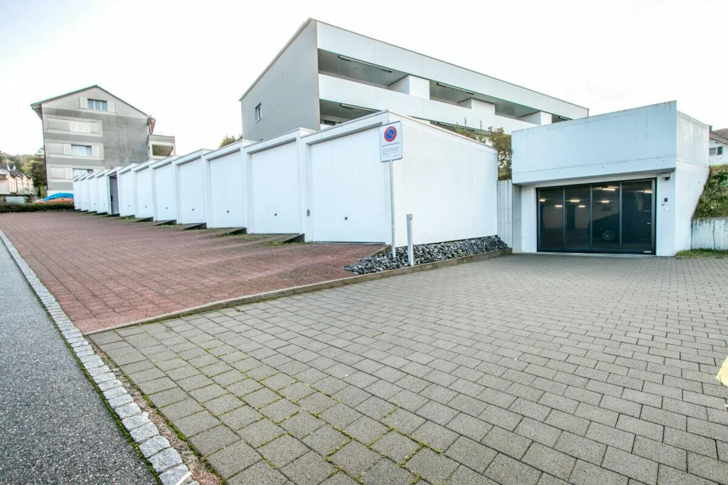 Moderne Renditeliegenschaft mit 12 Wohnungen, 1 Büro und grosszügigem Parkierungsangebot - Foto 16 von 16