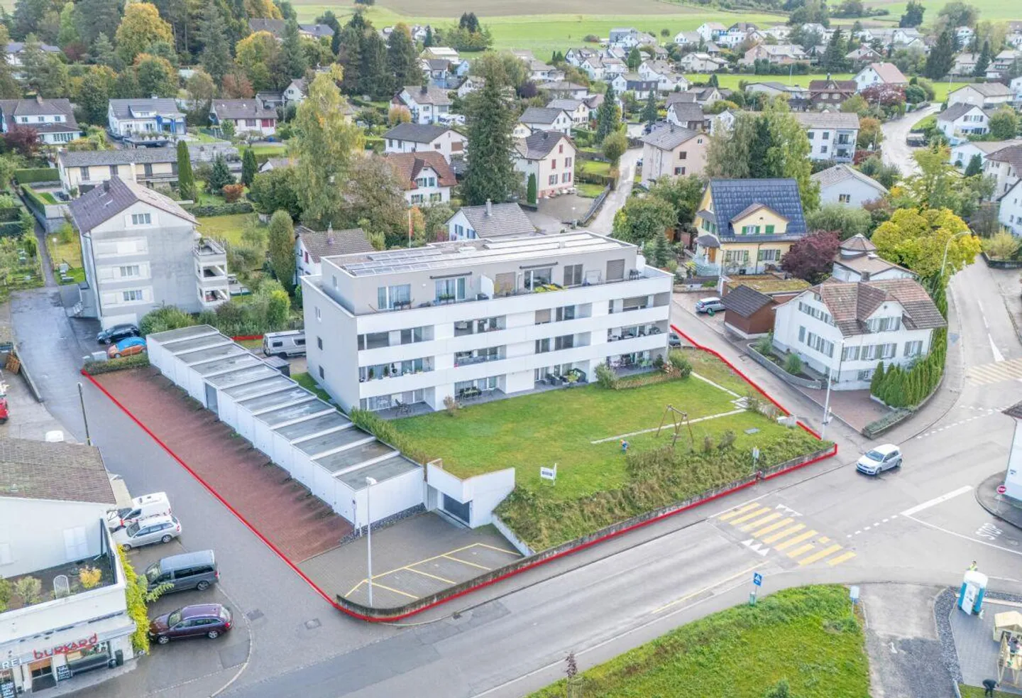 Moderne Renditeliegenschaft mit 12 Wohnungen, 1 Büro und grosszügigem Parkierungsangebot - Foto 1 von 16