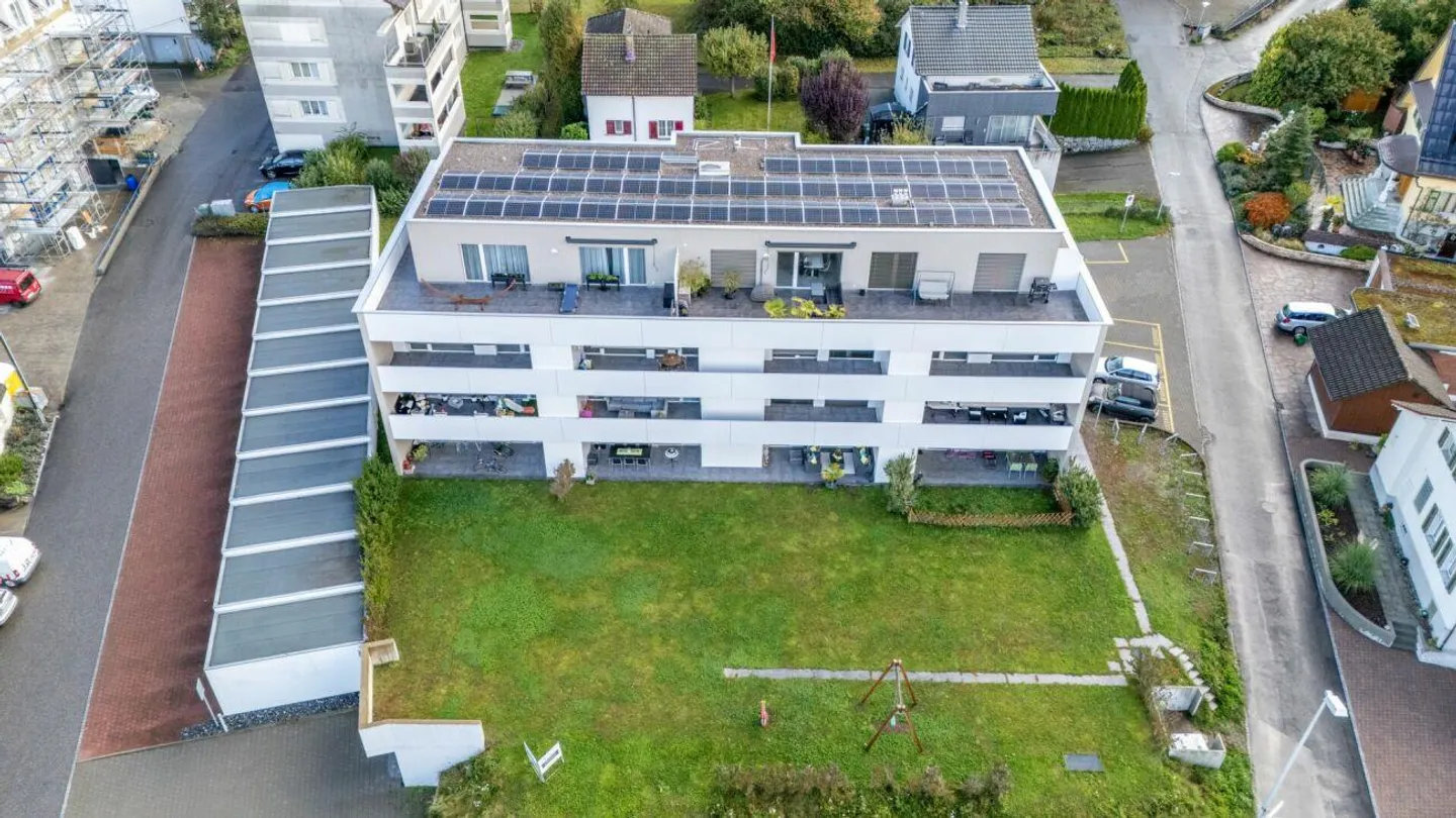 Moderne Renditeliegenschaft mit 12 Wohnungen, 1 Büro und grosszügigem Parkierungsangebot - Foto 3 von 16