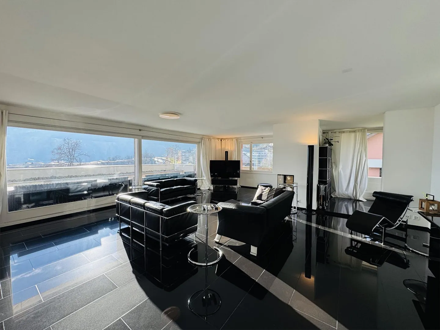 Exclusive terrace apartment in Hergiswil NW with unobstructed lake view - Photo 2 of 16