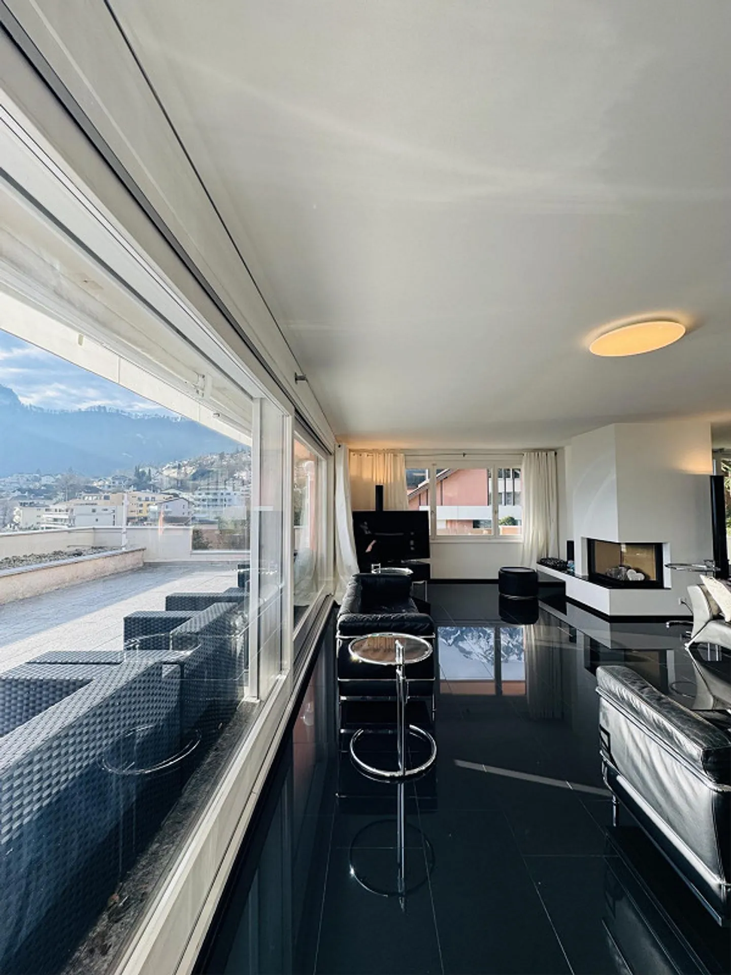 Exclusive terrace apartment in Hergiswil NW with unobstructed lake view - Photo 4 of 16