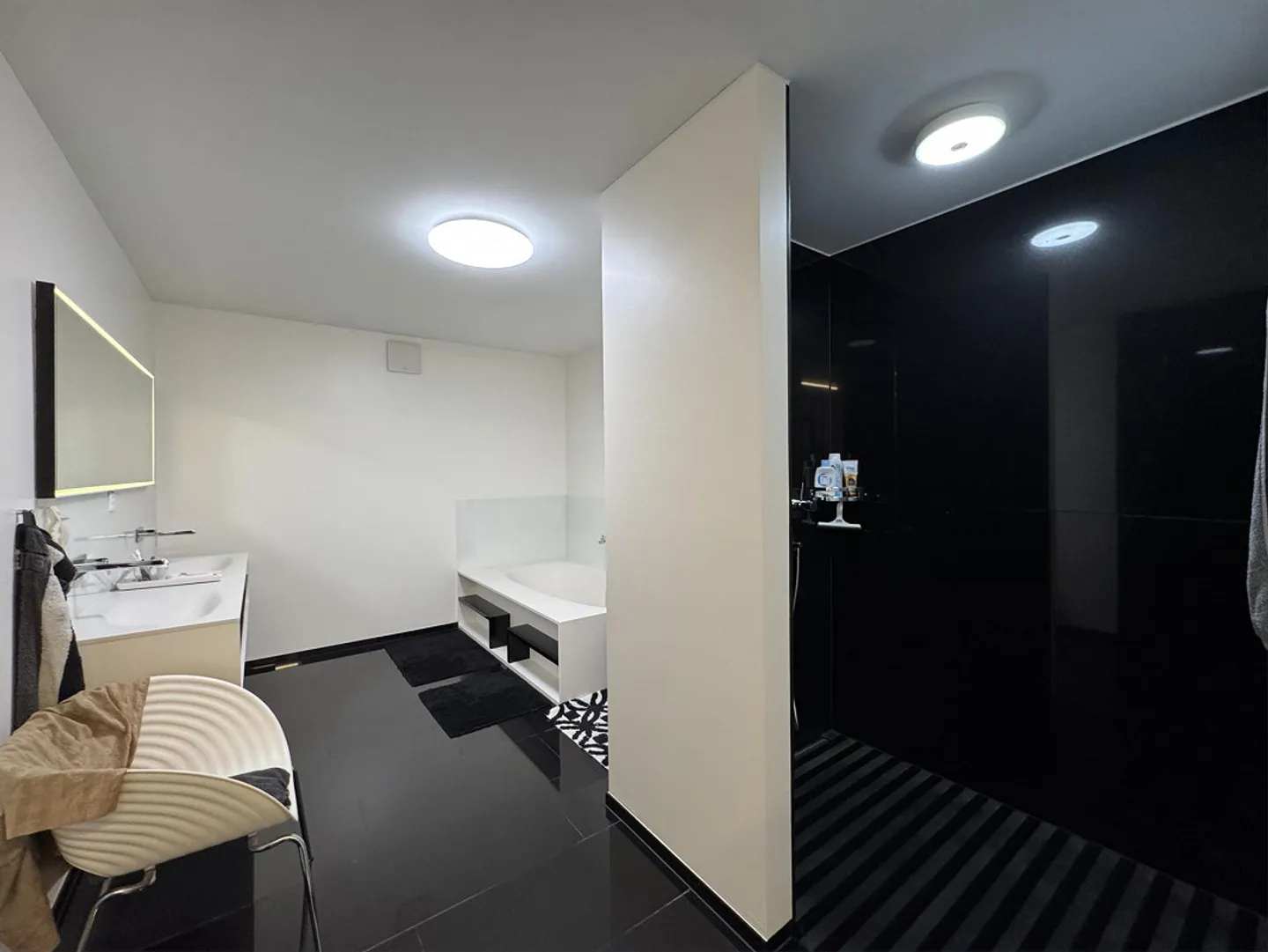 Exclusive terrace apartment in Hergiswil NW with unobstructed lake view - Photo 11 of 16