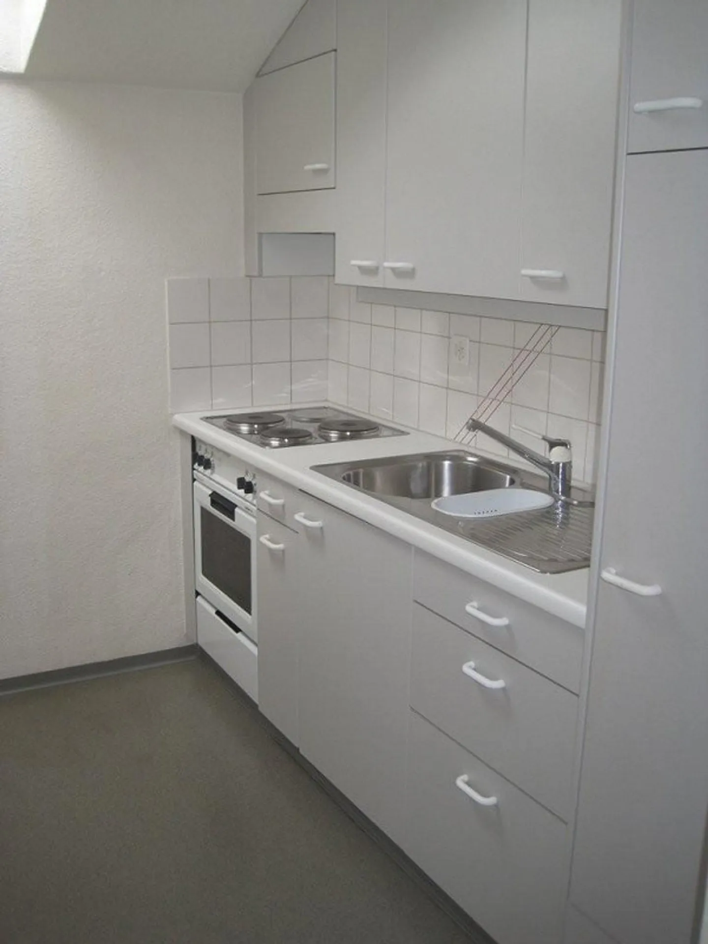 MIETEN OHNE KAUTION - Charmante Dachwohnung für Singels - Photo 2 of 5