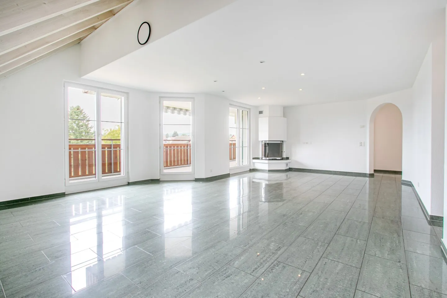 Appartement en duplex de 6,5 pièces avec vue - Photo 3 sur 19