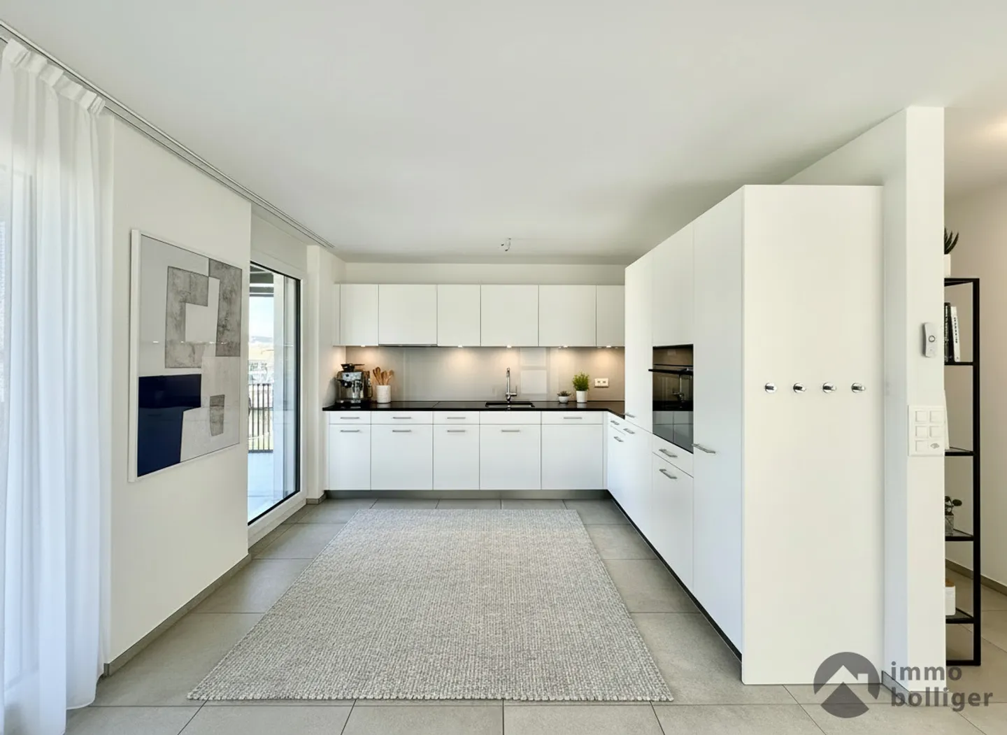 Modern and bright 4.5-room apartment for rent in the best location! - Photo 2 of 9