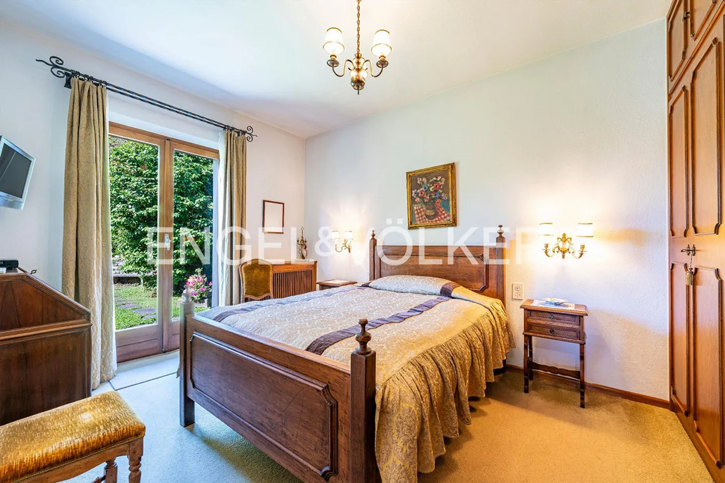 Exclusive Mediterranean Villa with Pool and Open View - Photo 8 of 13