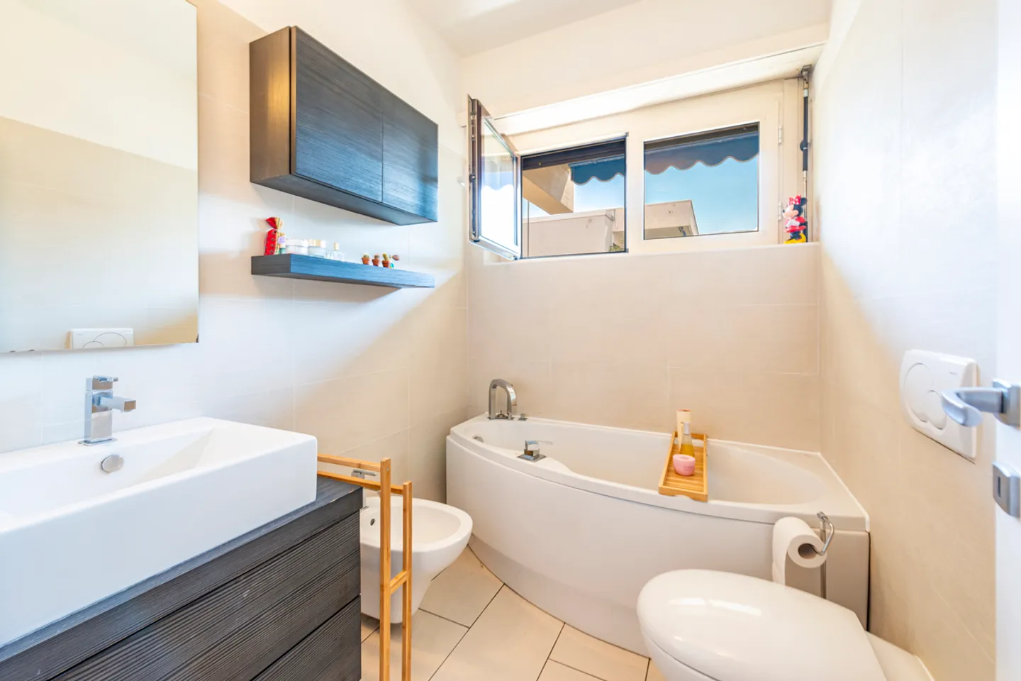Appartement spacieux et lumineux dans un quartier stratégique - Photo 7 sur 14
