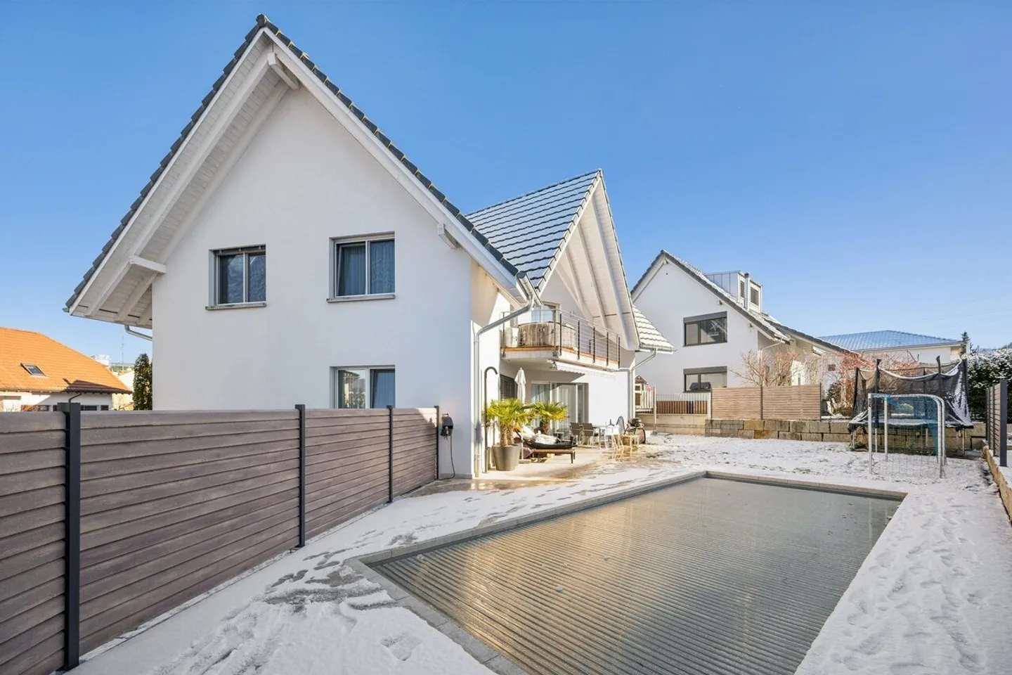 Oasi esclusiva di benessere con piscina in una posizione perfetta - Foto 2 di 8