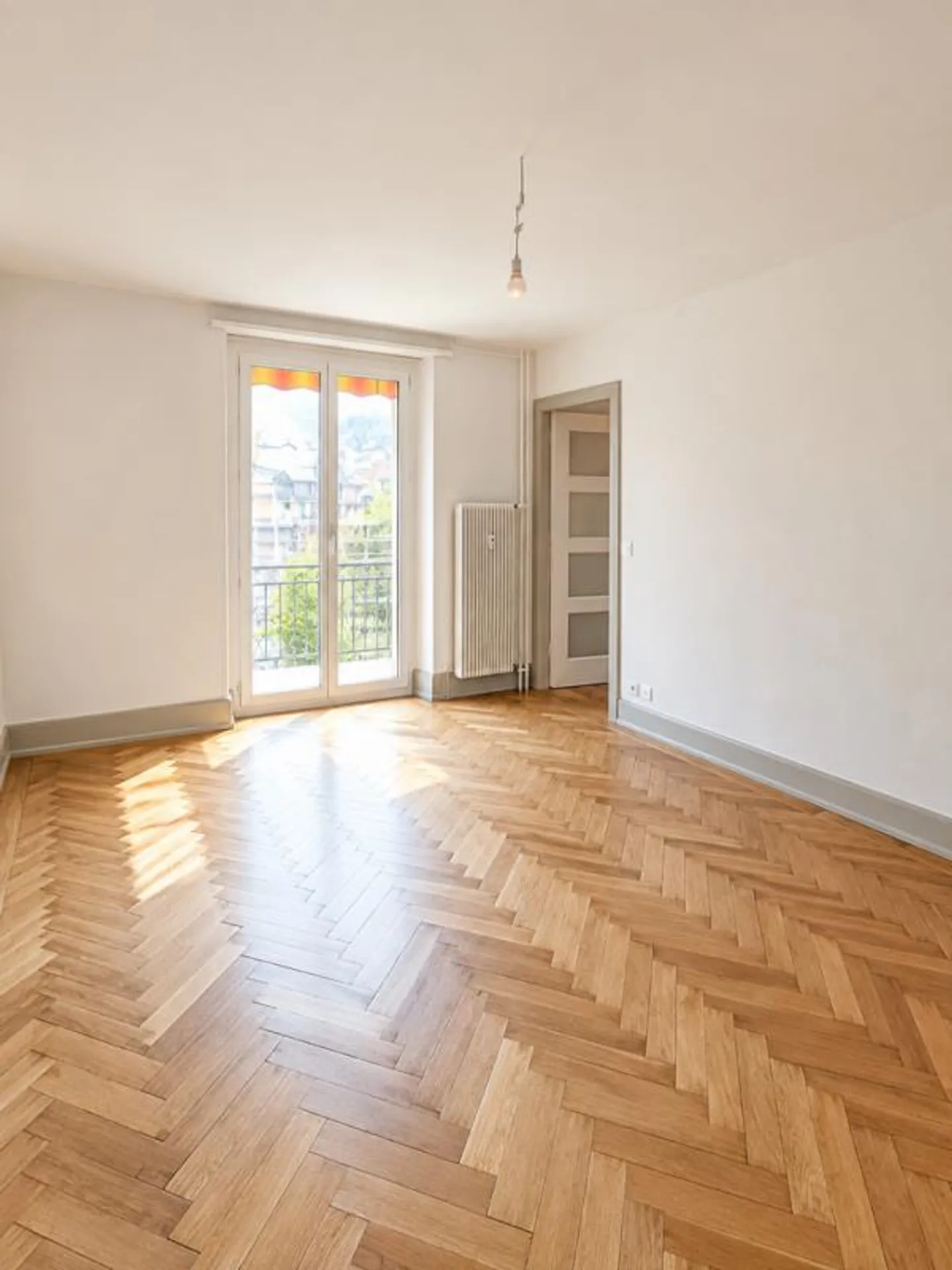 Appartement Charmant Près de la Ville - Photo 3 sur 6