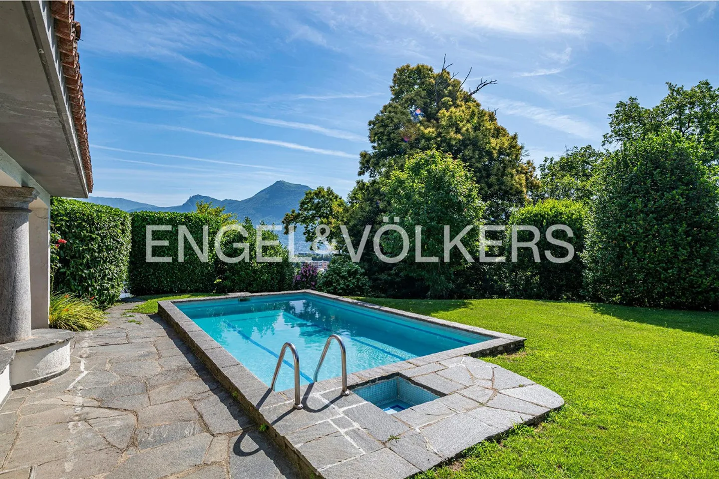 Exclusive Mediterranean Villa with Pool and Open View - Photo 12 of 13