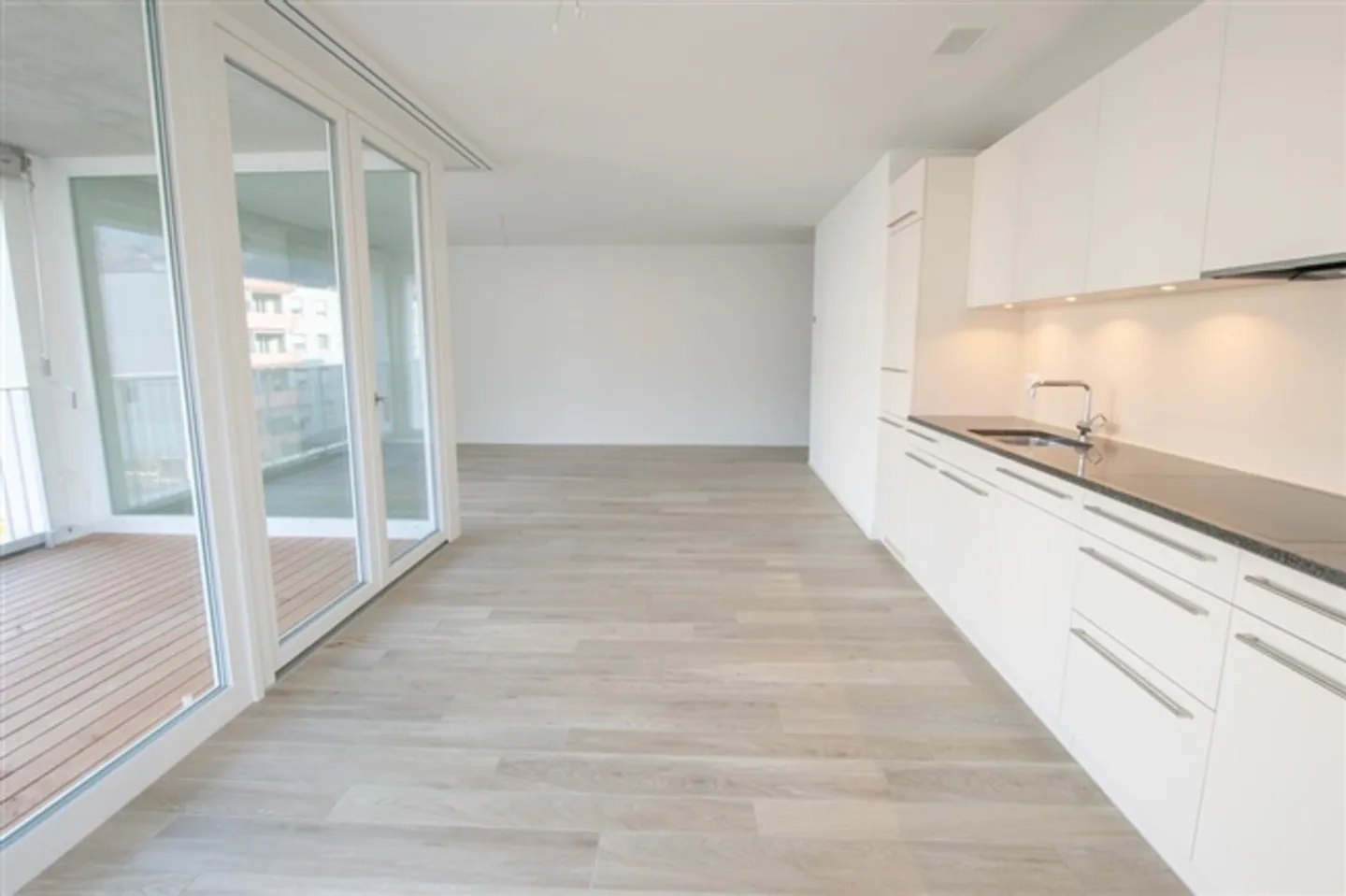 Moderno appartamento di 4,5 stanze nel Jardin du Paradis - Foto 2 di 12