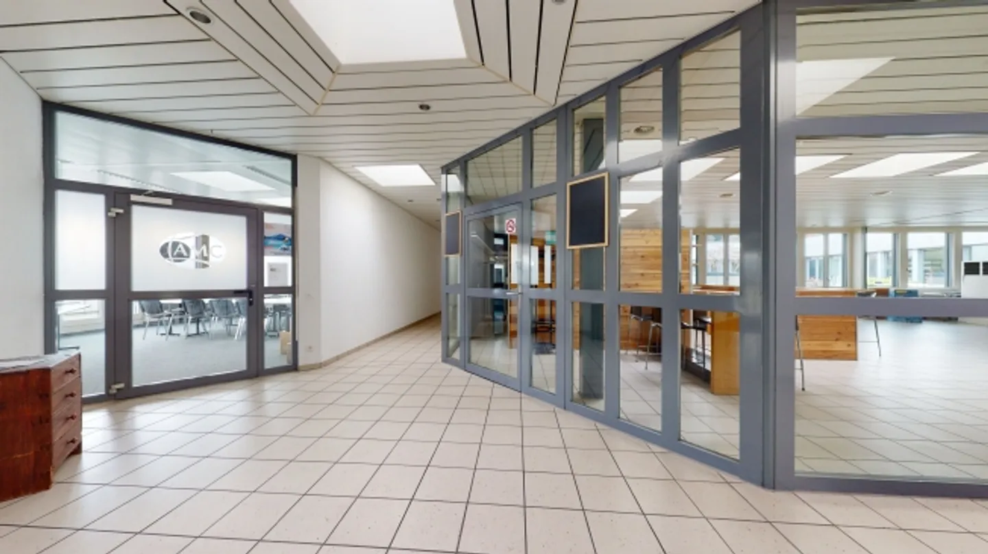 «Hier findet Ihr Restaurant einen Idealen Platz mit Innenhof.» - Foto 10 von 13