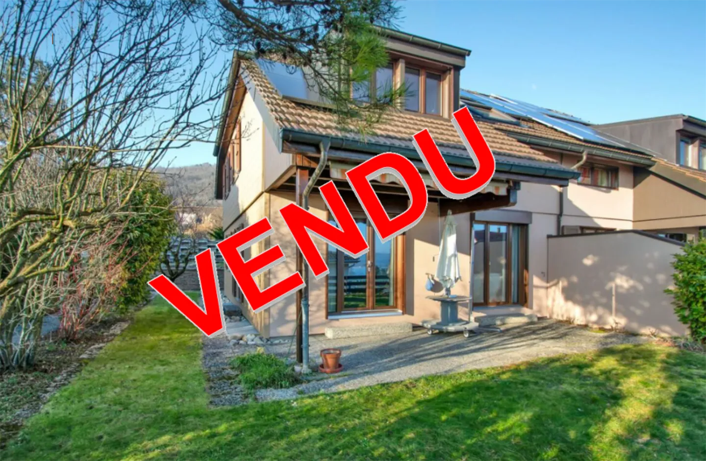 Le Landeron, villa a schiera di 5.5 locali, garage, posto auto - Foto 1 di 13