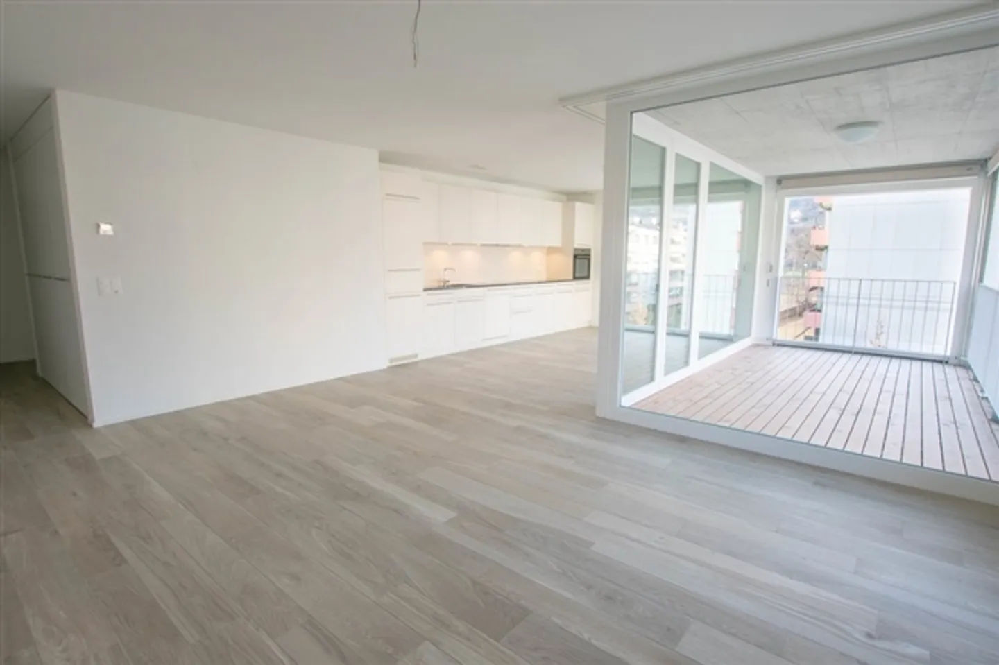 Moderno appartamento di 4,5 stanze nel Jardin du Paradis - Foto 3 di 12