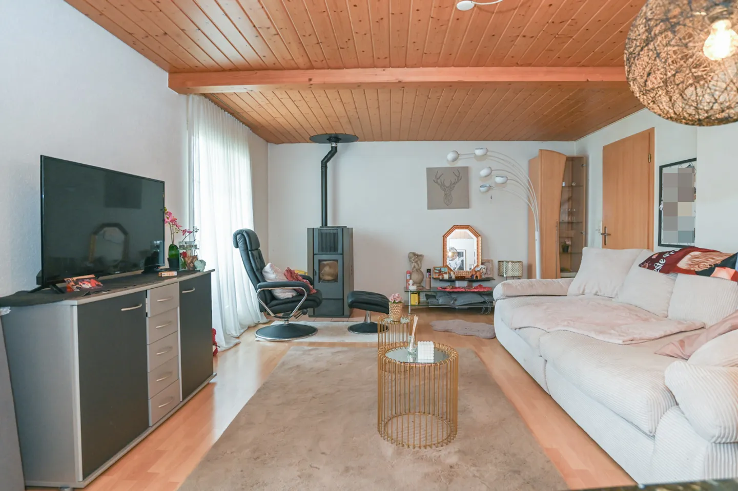 Two-family house with barn and plenty of green space in an optimal location - Photo 4 of 13