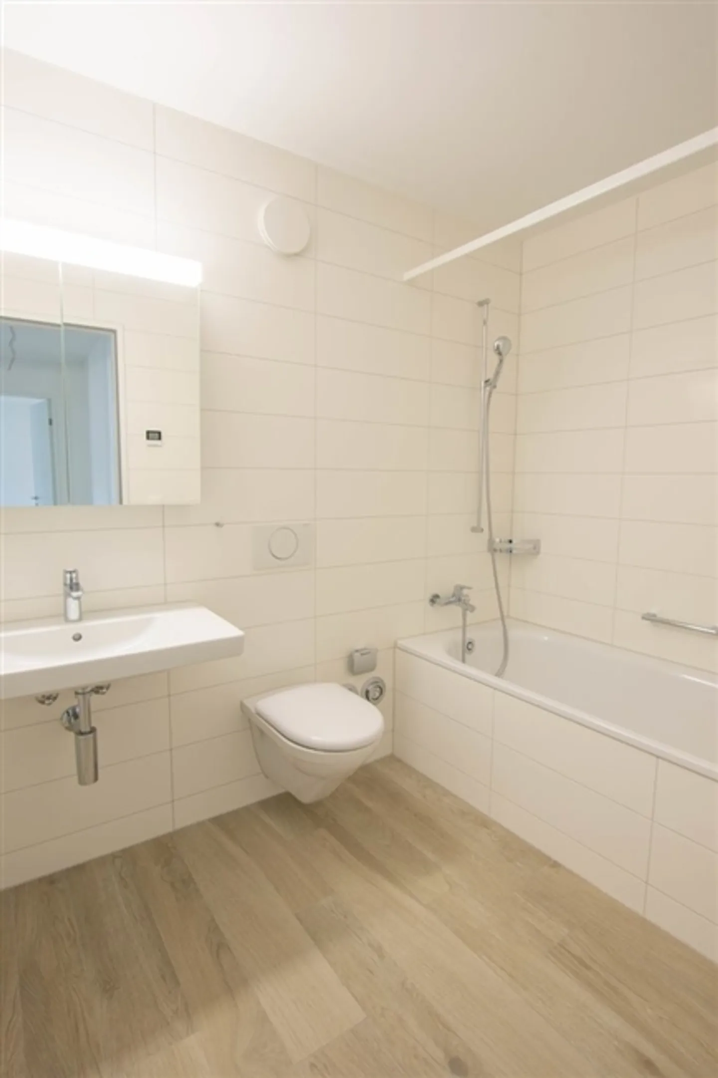 Moderno appartamento di 4,5 stanze nel Jardin du Paradis - Foto 7 di 12