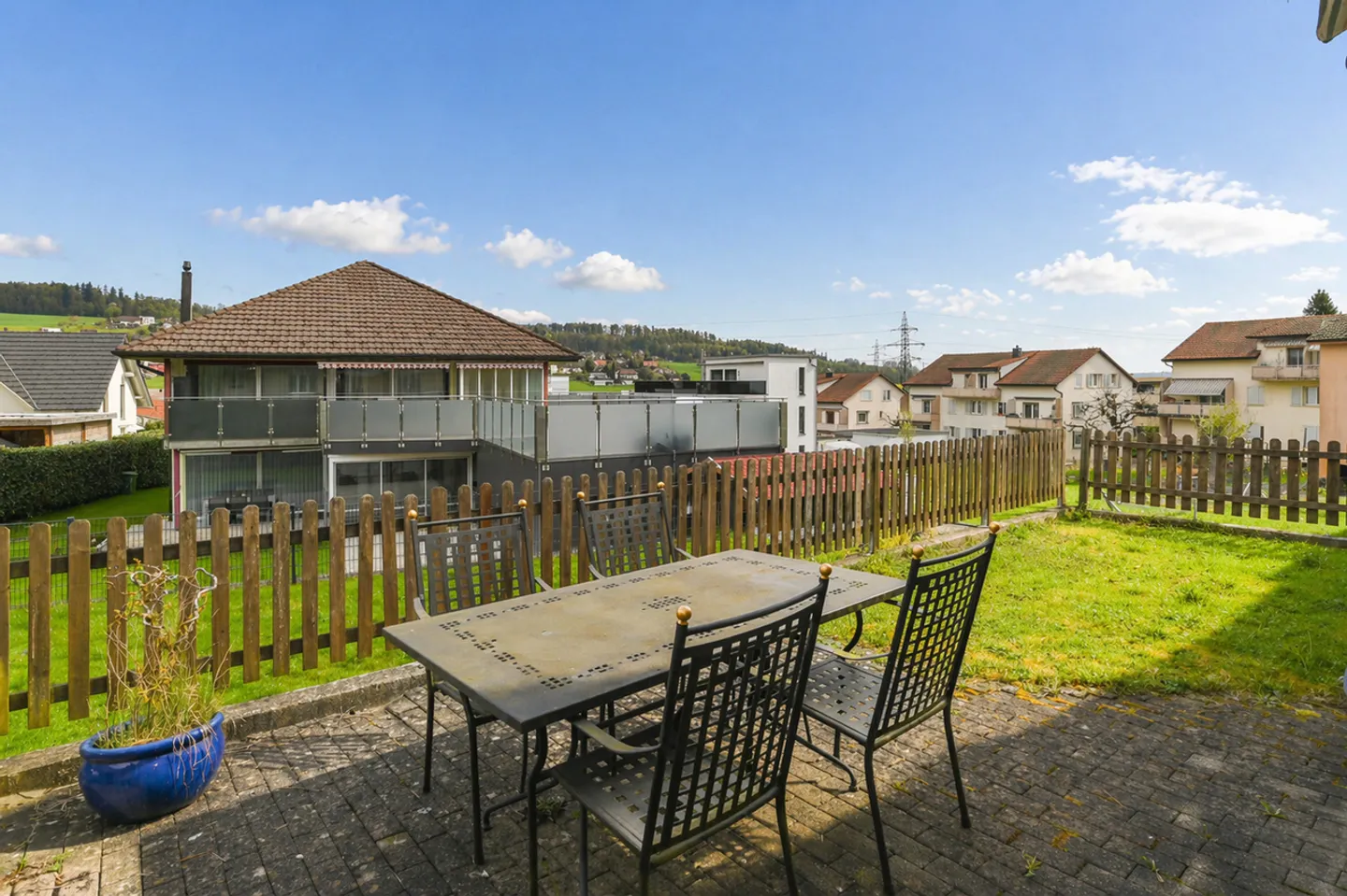 Two-family house with barn and plenty of green space in an optimal location - Photo 8 of 13
