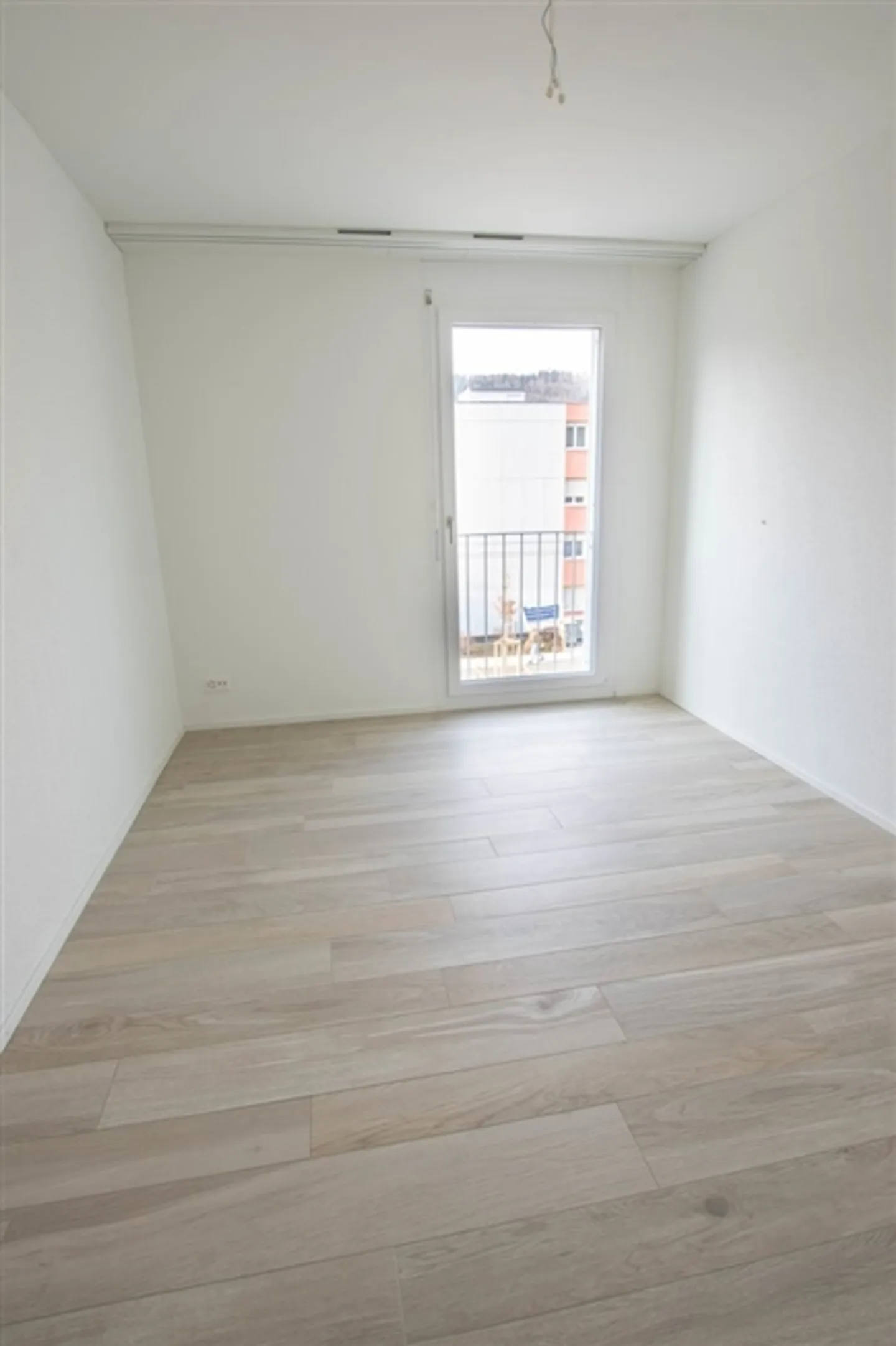 Moderno appartamento di 4,5 stanze nel Jardin du Paradis - Foto 8 di 12