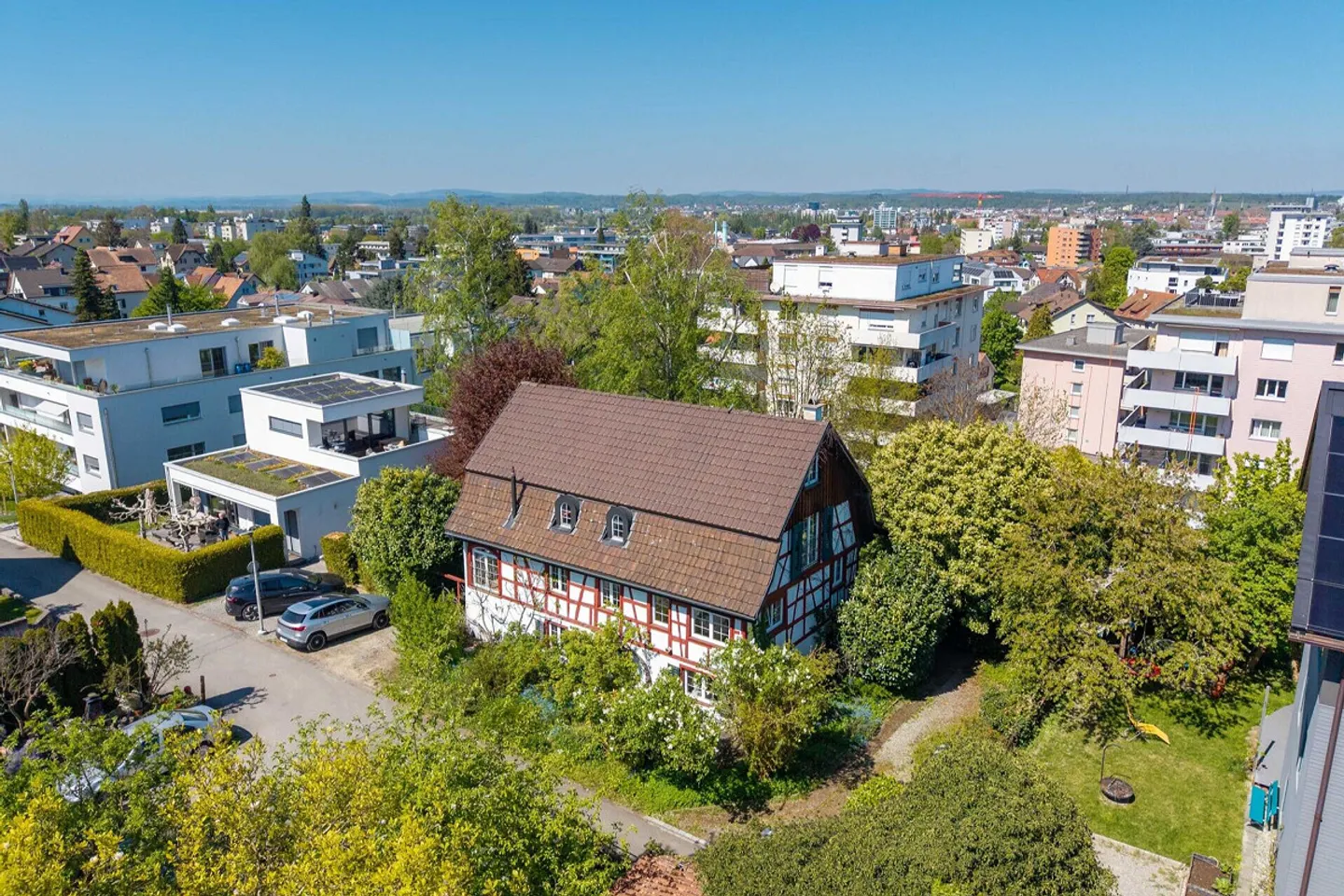Historic half-timbered house completely renovated with a separate apartment and expansion potential - Photo 1 of 5