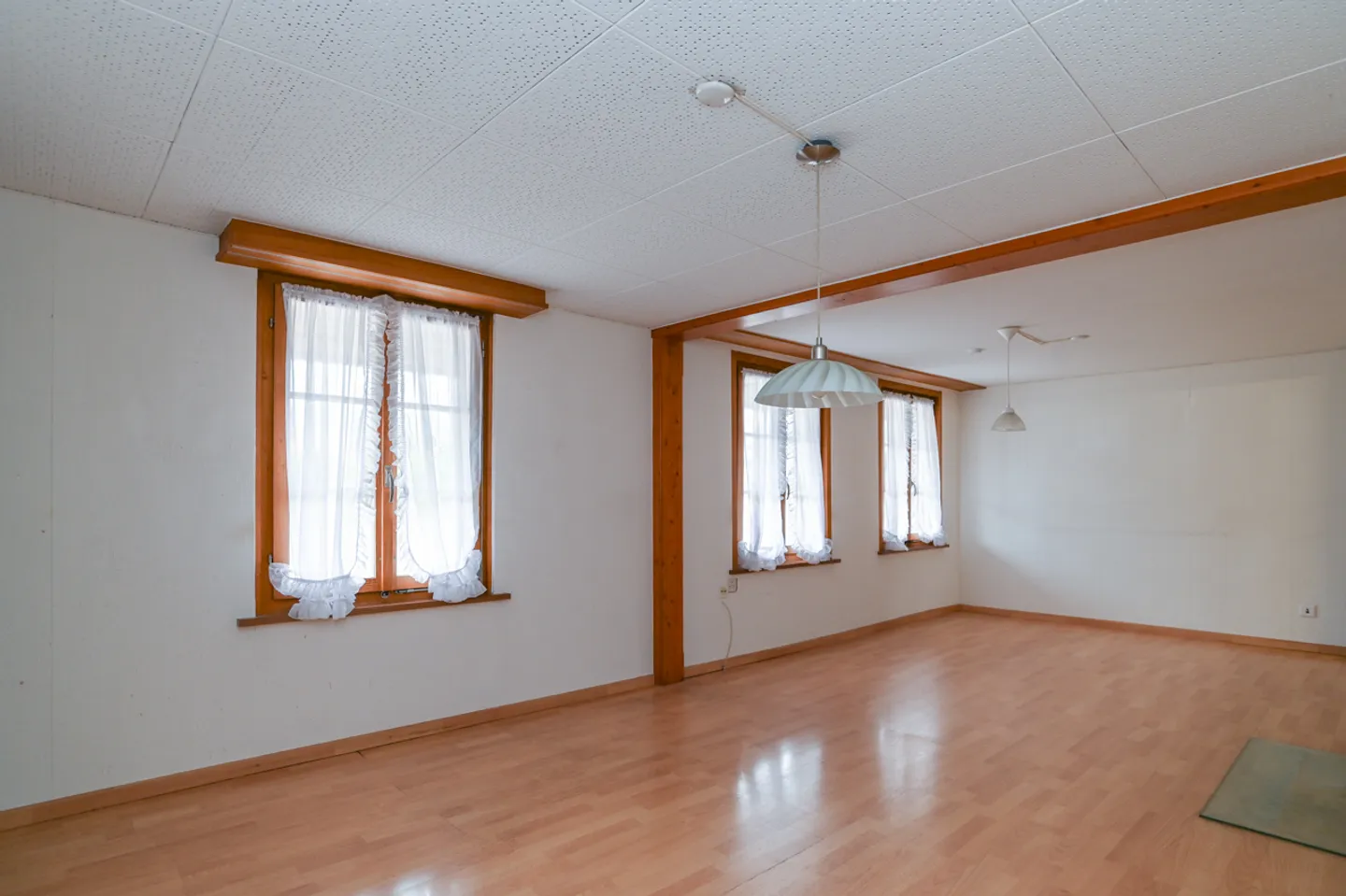 Two-family house with barn and plenty of green space in an optimal location - Photo 12 of 13