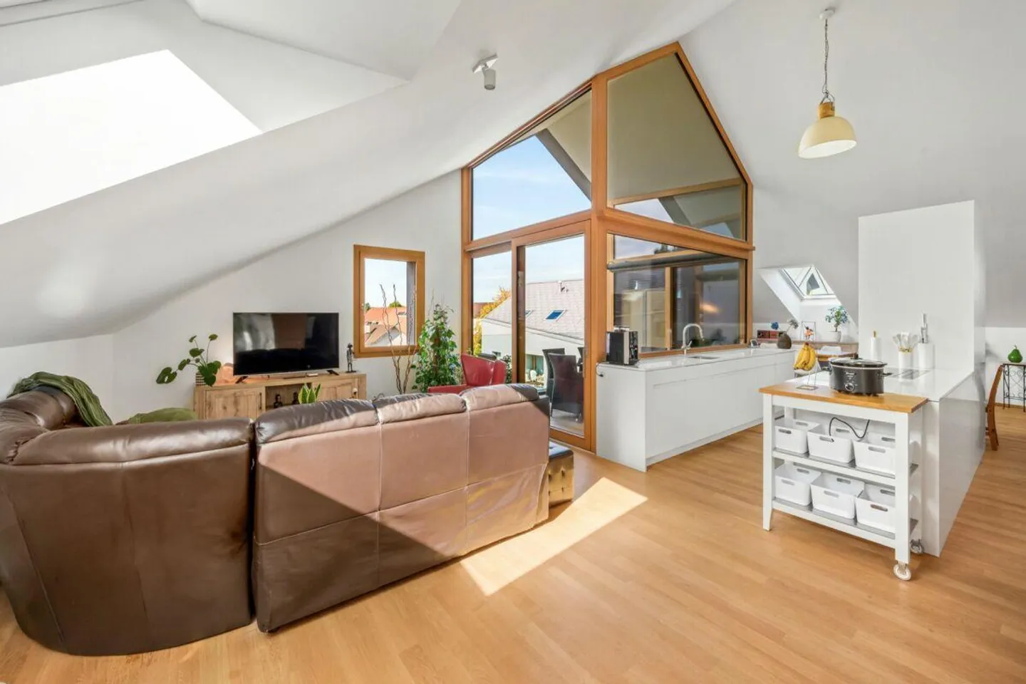 Attraktive 5,5-Zimmer-Attikawohnung (3 Schlafzimmer) mit 2 Loggien... - Foto 5 von 13