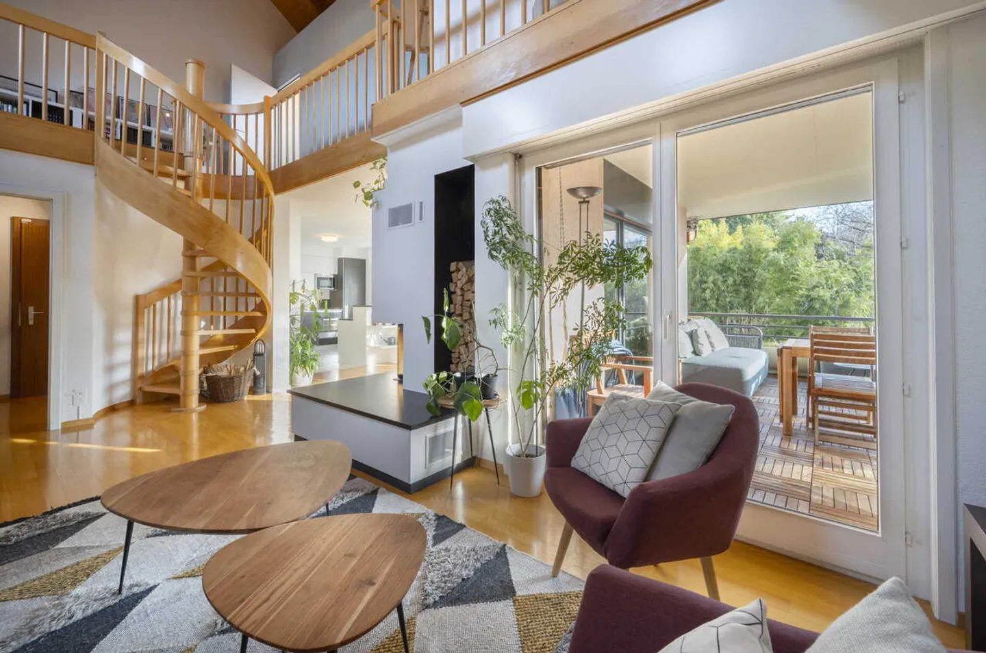 GERÄUMIGES RENOVIERTES DUPLEX IM DACHGESCHOSS - BALKON UND INNENPARKPLATZ - Foto 6 von 17