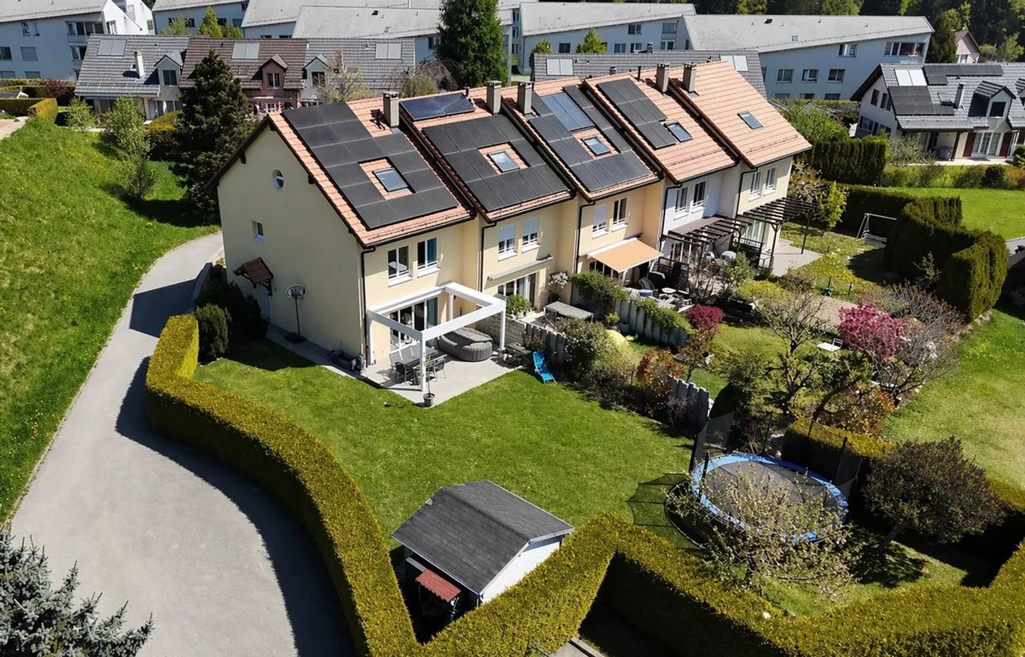 Bellissima villa con grande giardino sul tetto - Foto 2 di 10