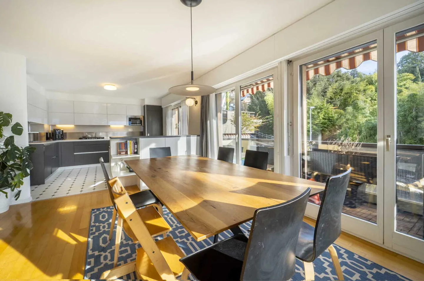 GERÄUMIGES RENOVIERTES DUPLEX IM DACHGESCHOSS - BALKON UND INNENPARKPLATZ - Foto 7 von 17