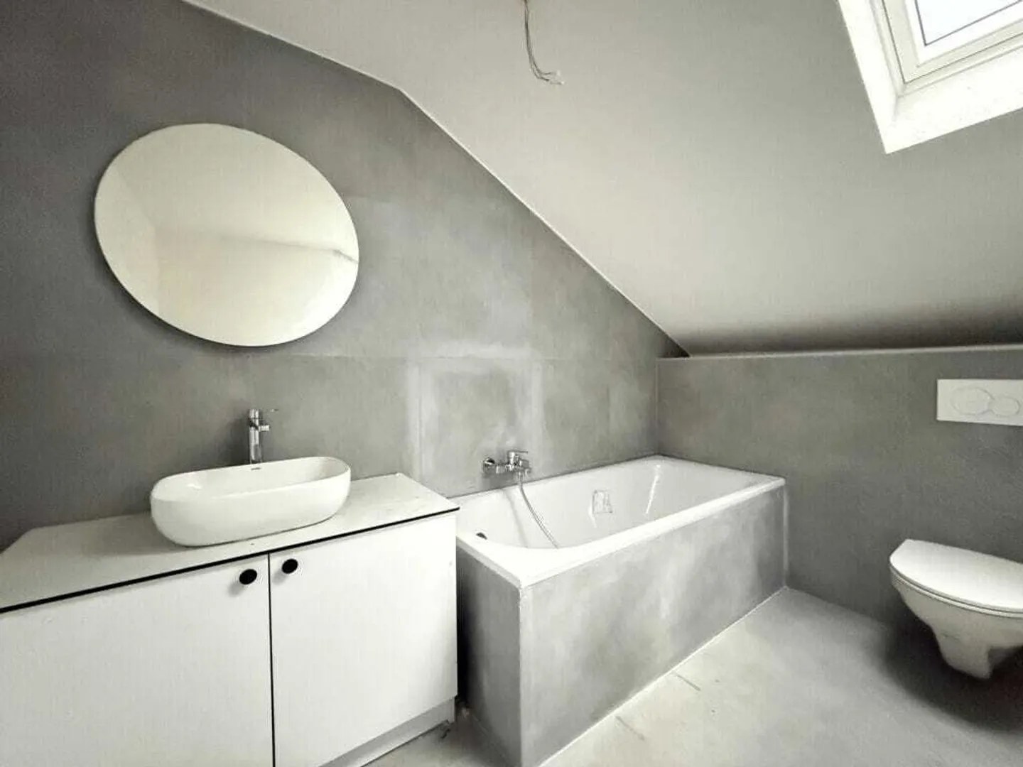 Freshly renovated 2.5-room attic apartment with style in Grenchen - Photo 5 of 5