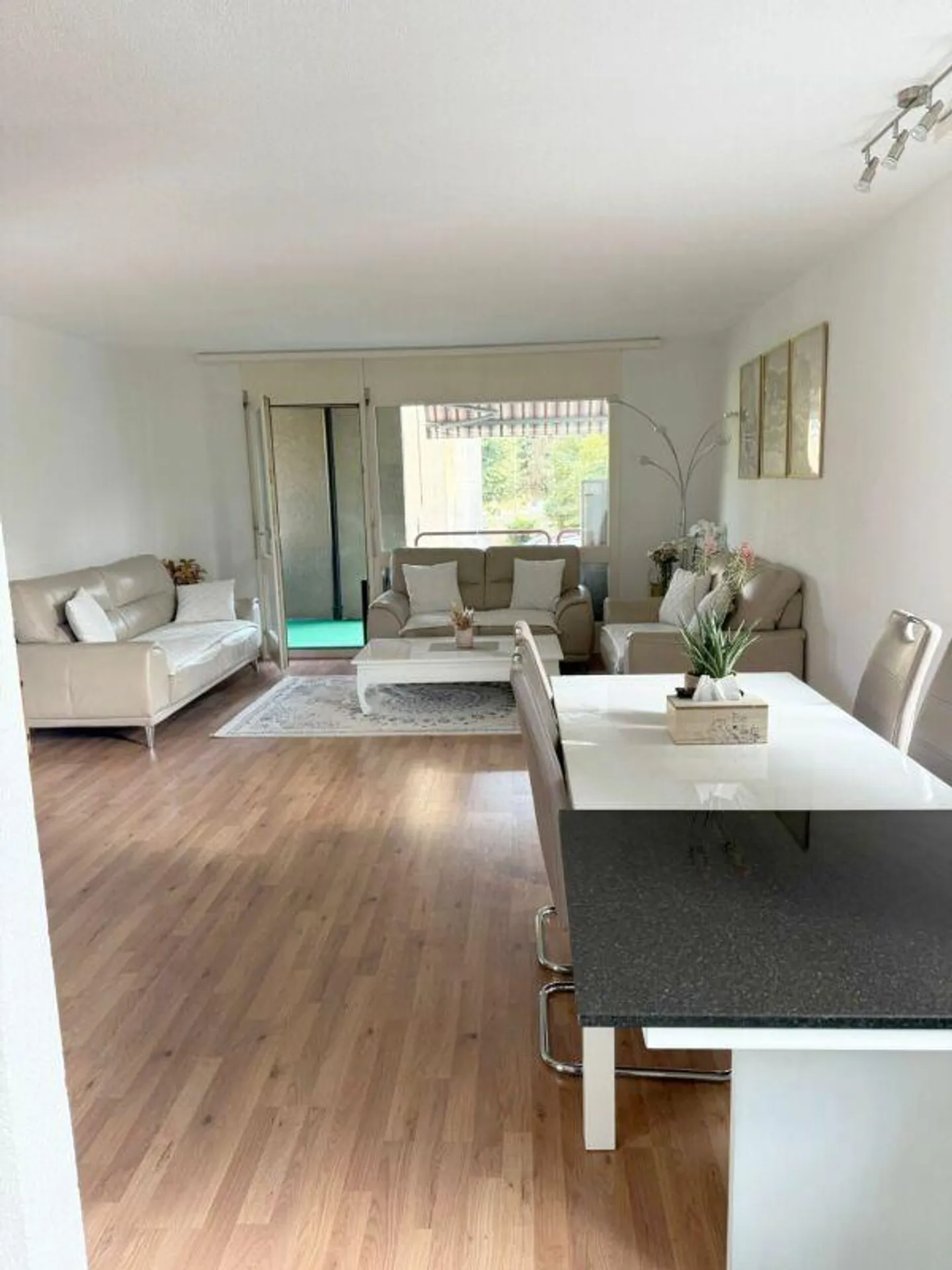 Geräumige Wohnung mit Balkon - Foto 2 von 9