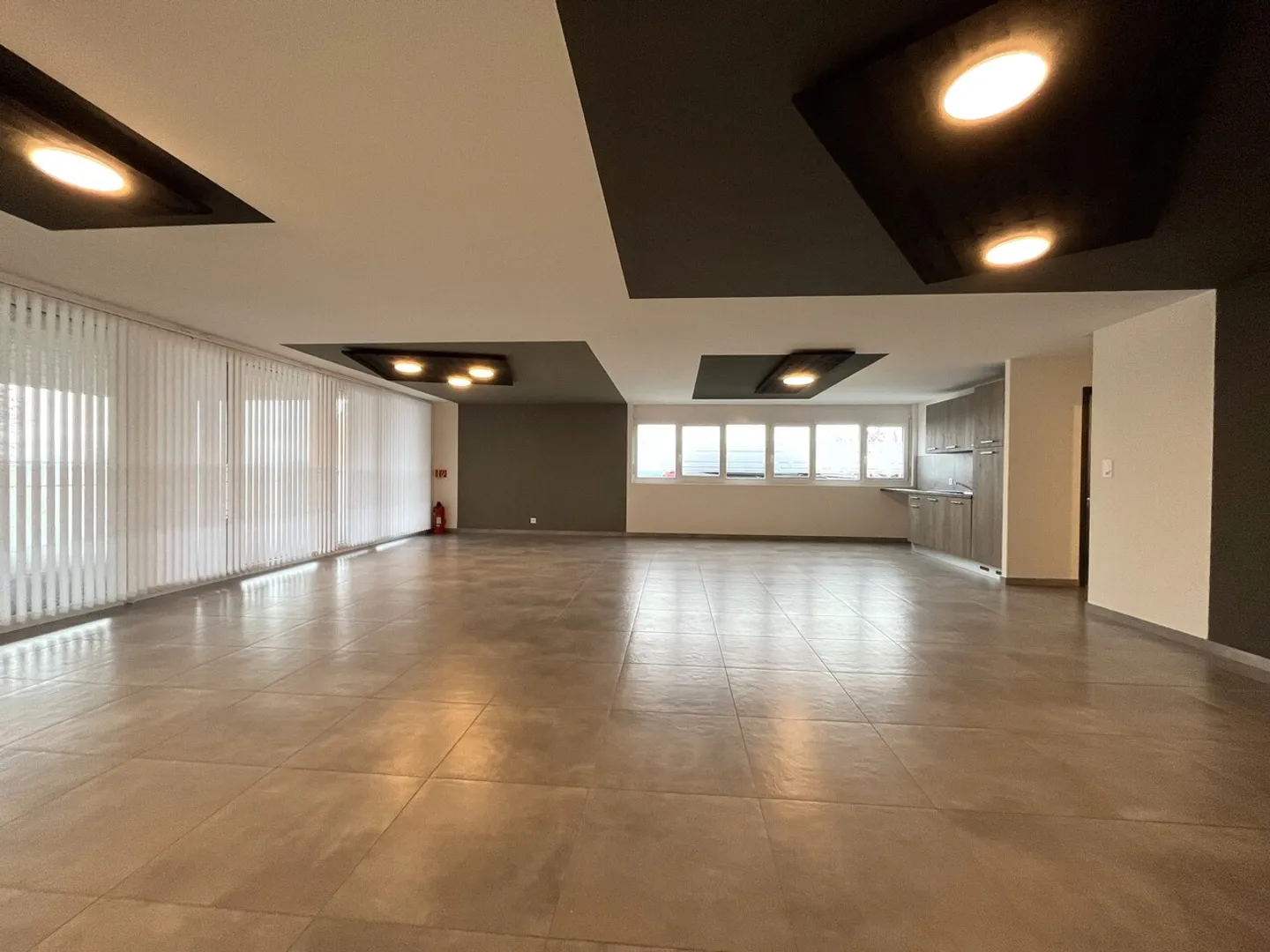 Commercial space / offices of 93m2 in Poliez-le-Grand - Photo 2 of 6