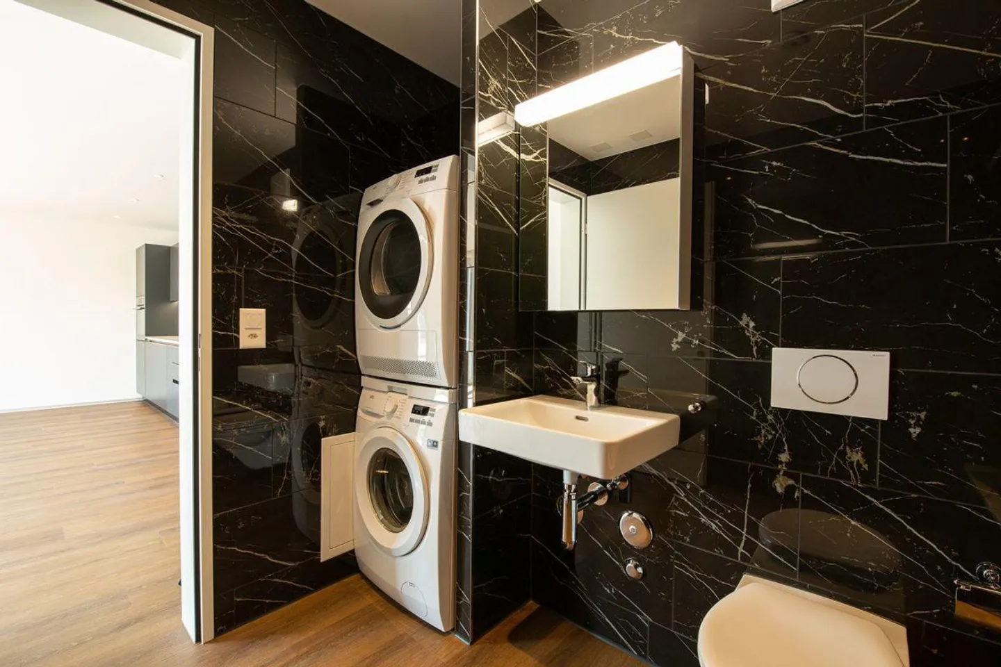 Moderne 2.5-Zimmer-Attikawohnung in grüner Oase - Willkommen in Ihrem neuen Zuhause! - Foto 5 von 9