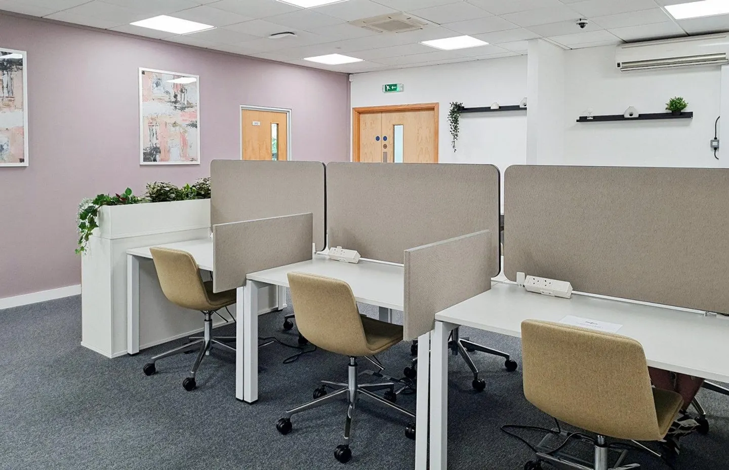 All-inclusive open office at Signature Quartier des Banques - Photo 8 of 11