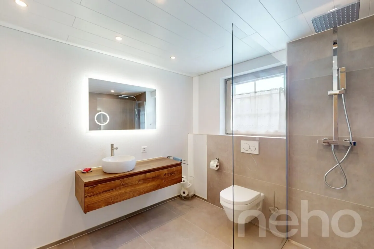 Space miracle with a lot of charm and cozy garden - Photo 2 of 13