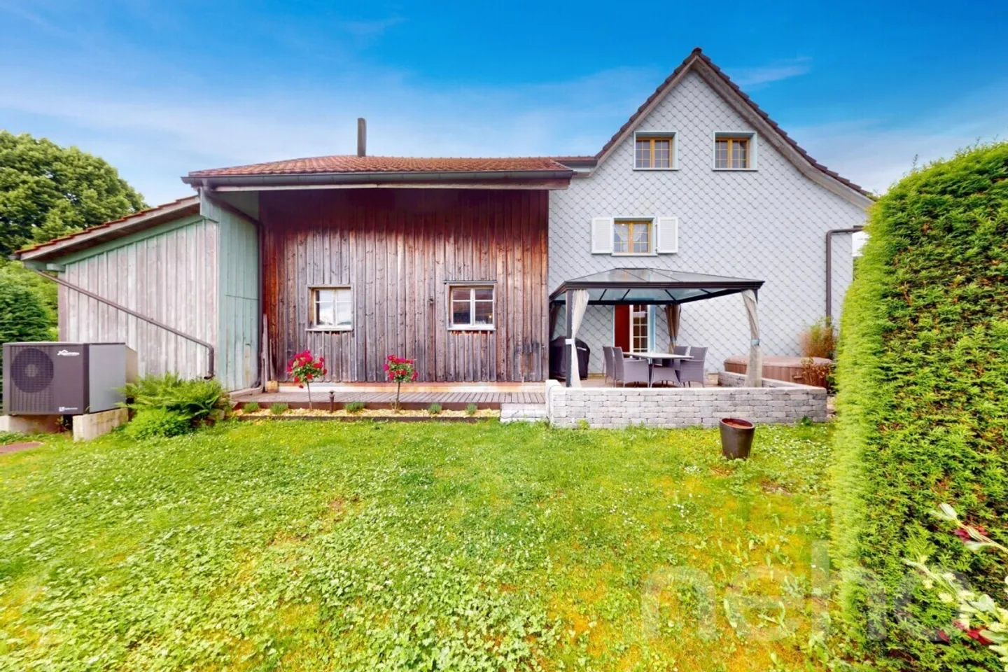 Space miracle with a lot of charm and cozy garden - Photo 4 of 13