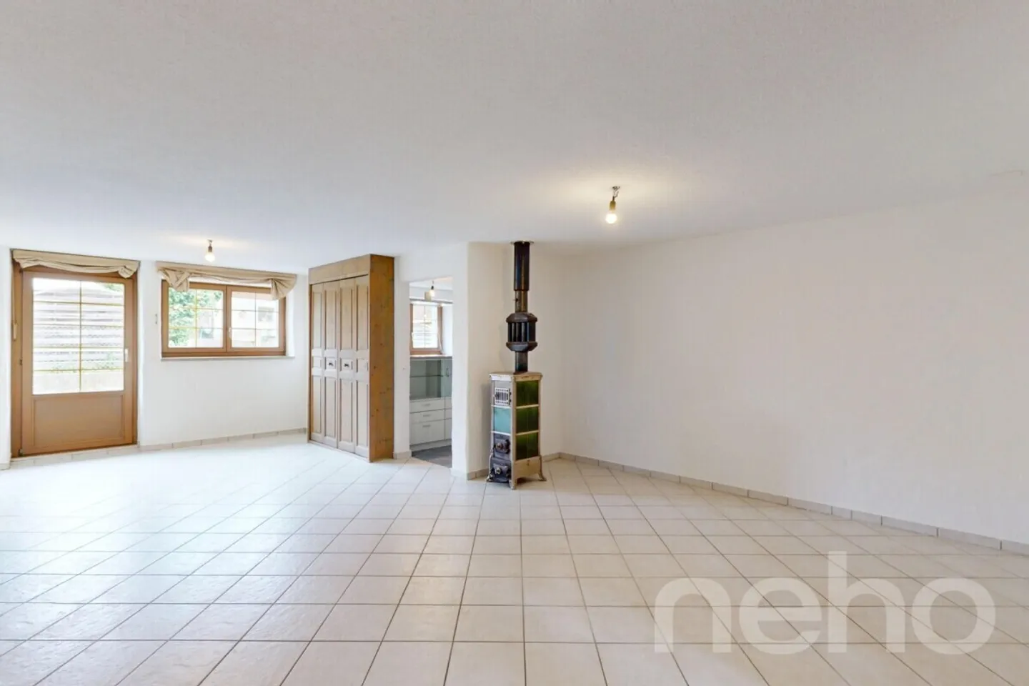 Space miracle with a lot of charm and cozy garden - Photo 10 of 13