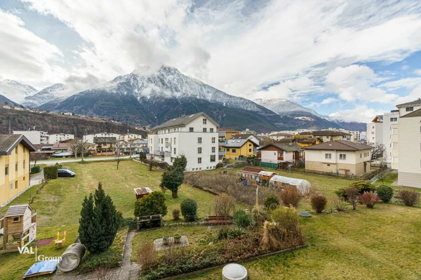 Bright 2.5 Room Apartment with Large Terrace in a Sunny, Central Location - Photo 8 of 12